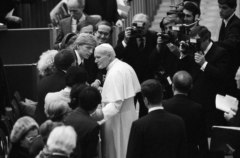 L&#39;udienza con Papa Giovanni Paolo II in Vaticano il 17 dicembre 1986 (Ap)